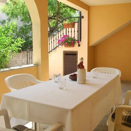 Livia With 2 Cozy Terraces Near Pula Daire Peroj