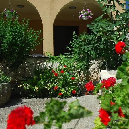 Livia With 2 Cozy Terraces Near Pula