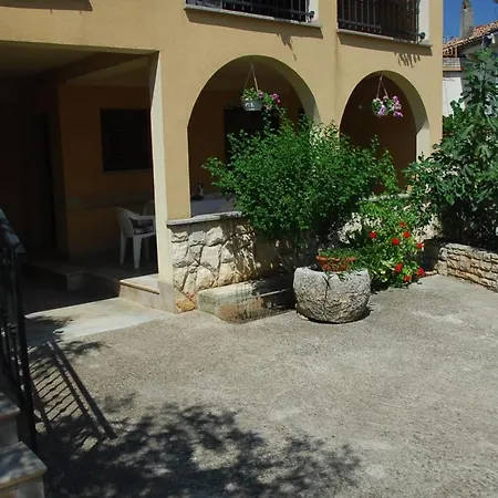 Livia With 2 Cozy Terraces Near Pula * Peroj