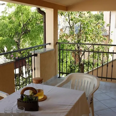Livia With 2 Cozy Terraces Near Pula Peroj