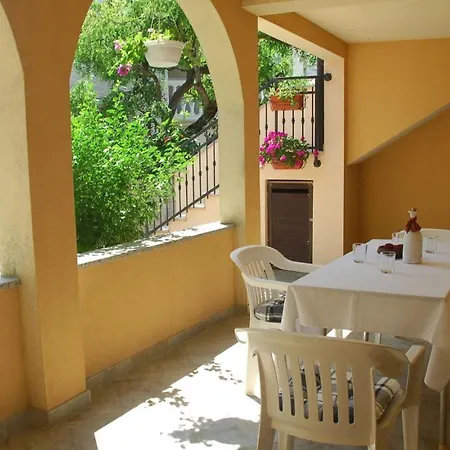 Livia With 2 Cozy Terraces Near Pula Peroj
