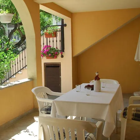 Daire Livia With 2 Cozy Terraces Near Pula *