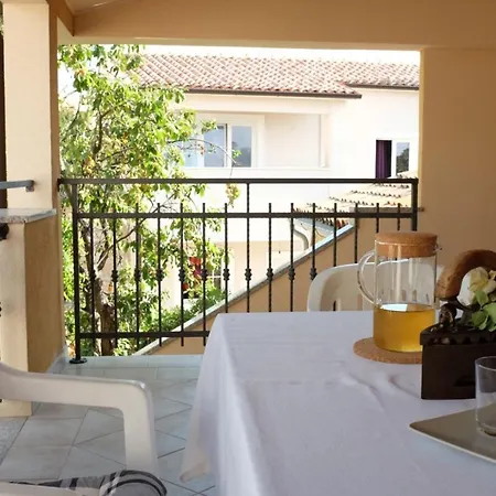 Daire Livia With 2 Cozy Terraces Near Pula Peroj