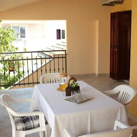 Livia With 2 Cozy Terraces Near Pula Peroj