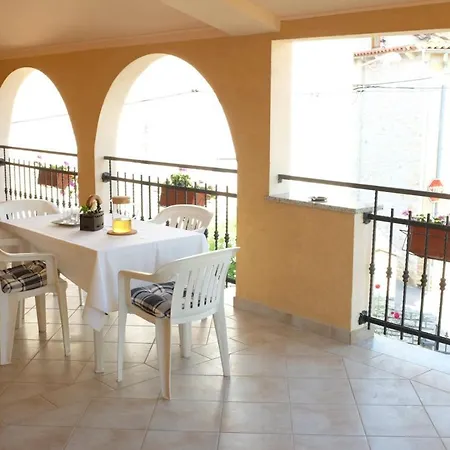 Livia With 2 Cozy Terraces Near Pula *