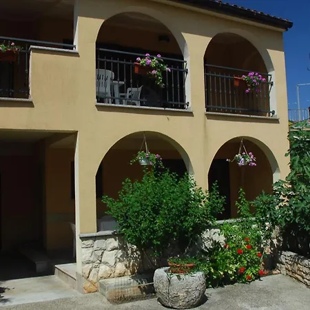 Daire Livia With 2 Cozy Terraces Near Pula Peroj